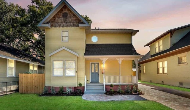 Belmar House w/Guest House ⟶ Walk to Lake & Shops