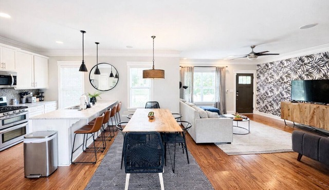 Belmont & Broadway, Perfect Townhouse for Groups