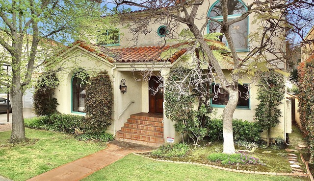 Belmont Heights Retreat | Stunning Gardens