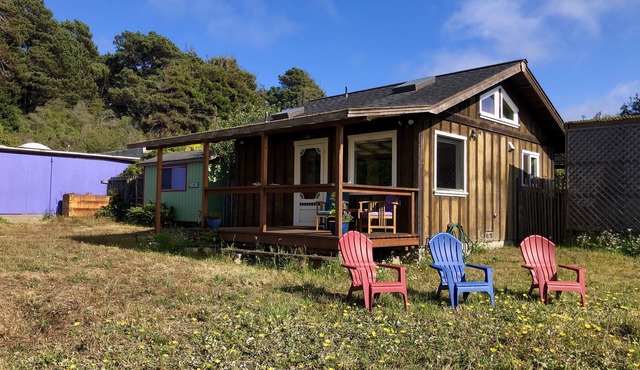 Beloved, Cozy Artist's Cottage One Mile From Sea