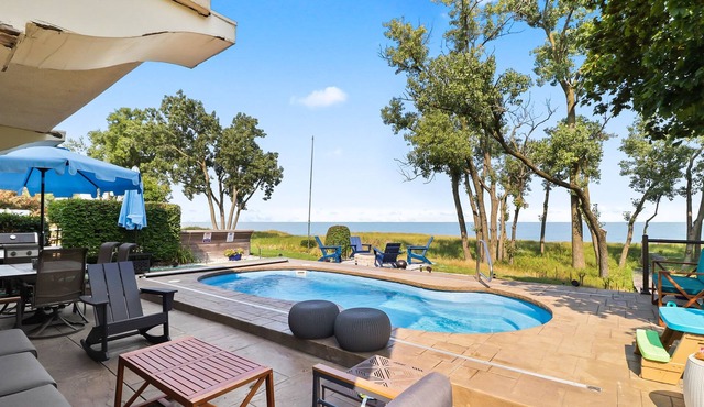 Below Deck at Waters Edge, Directly on Lake Michigan Beach w/htd in ground pool