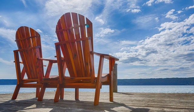 Below the Vineyard: Ideal Lakeside Retreat!