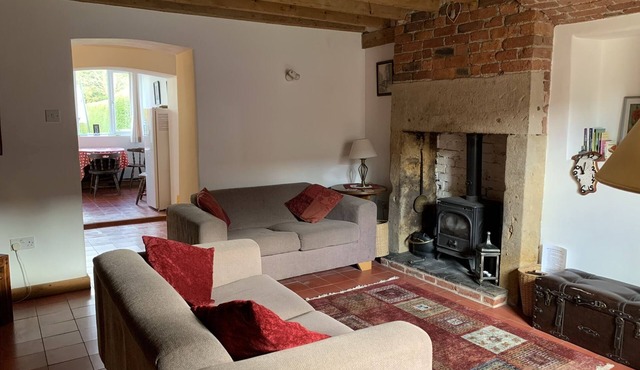 Belper Grade 2 Listed Cottage close to The Peak District