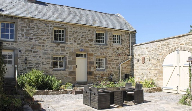 Belsay Annex Wing - Five Bedroom Villa, Sleeps 10