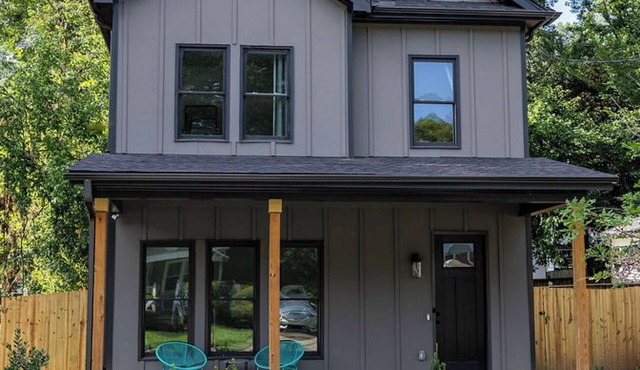 Beltline Haus 9 min from City 3 Bed, 3 Bath with Pool Table and Fenced Backyard