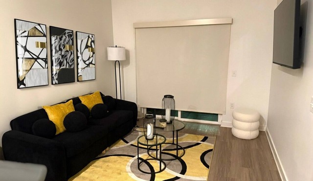 BeltLine Luxury 1BR, Pool, Gym & Balcony