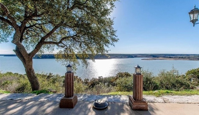 Belton Lake views, large patio, pool table! 3 bed,2 bath with 4th bedroom option