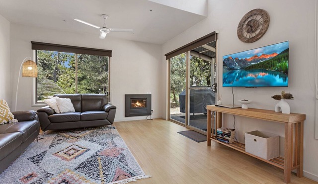 Beluga - Waterfront Retreat: Secluded lodges perfect for nature lovers