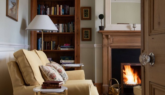 BELVEDERE - sleeps 6, country comfort with all the charm of village life