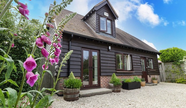 BELVIEW COTTAGE, family friendly, with a garden in Sturminster Newton