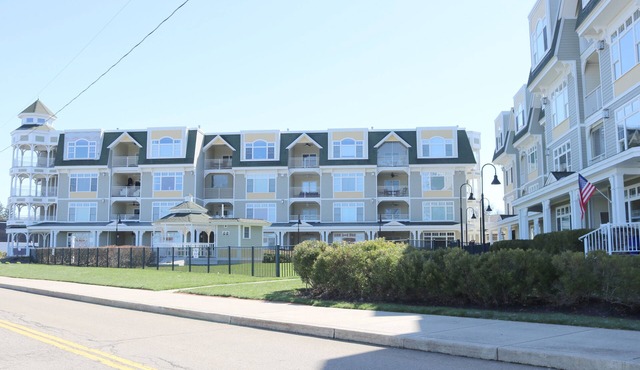 Bemus Bay Condo Columbian C101
