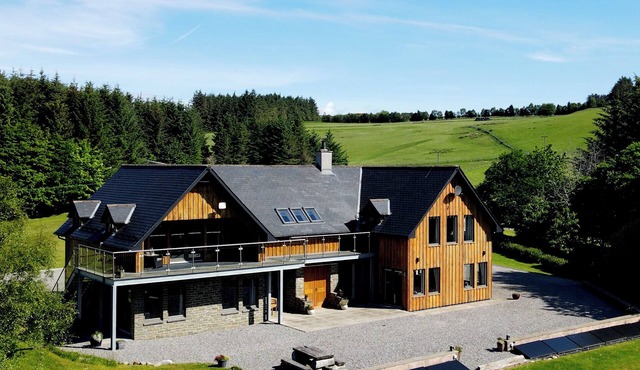 BEN LUNA LODGE, pet friendly in Drumnadrochit, Loch Ness