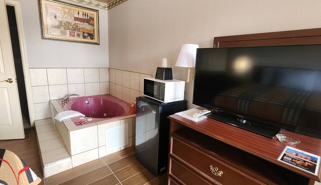 Benbrook Inn & Suites