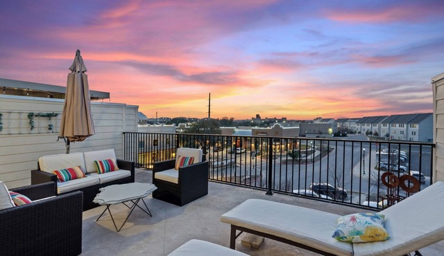Bend in the River - Gorgeous 4-Level Brownstone with Rooftop Views