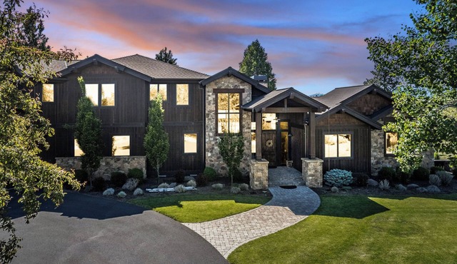 Bend Luxury Escape | Mountain Views, Sauna & Home Gym