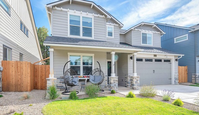 Bend Luxury Hot Tub Game Room Near Downtown