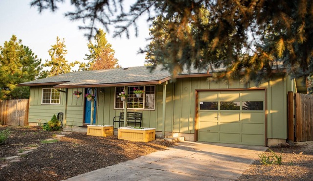 Bend Parkside Cottage—aka: 'Dog Paradise'