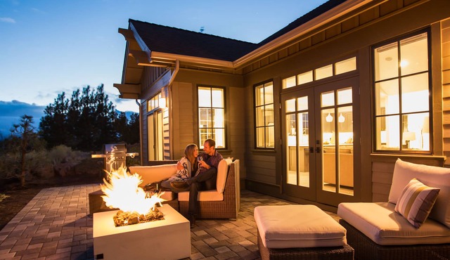 Bend's Best! Park ~ resort pool + amenities ~ fitness ~ golf~ hot tub ~ W/D ~ 🐶