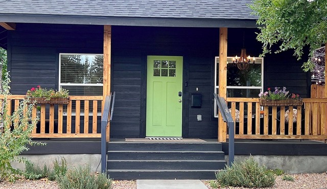 Bend's Darling Bungalow - Walk to Old Downtown & River + Fire Pit
