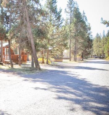 Bend-Sunriver Camping Resort Two-Bedroom Cabin 7