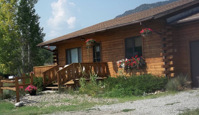 Bender's Log Cabin 'Your Home Away from Home'nSTR #26-210