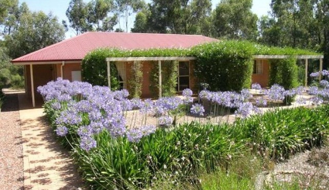 Bendigo Short Term Accommodation - WiFi, sleeps 8, free breakie