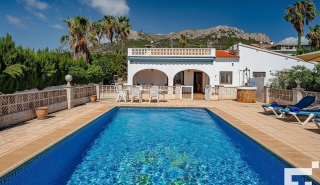 Benicolada - Grupo Turis - Calpe, Costa Blanca