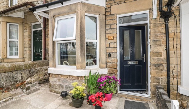 BENNETT STREET, pet friendly, with a garden in Buxton