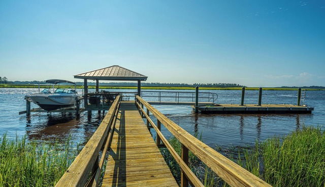 BENNETT’S POINT BUNGALOW ON DEEP WATER WITH PRIVATE DOCK ACCESS