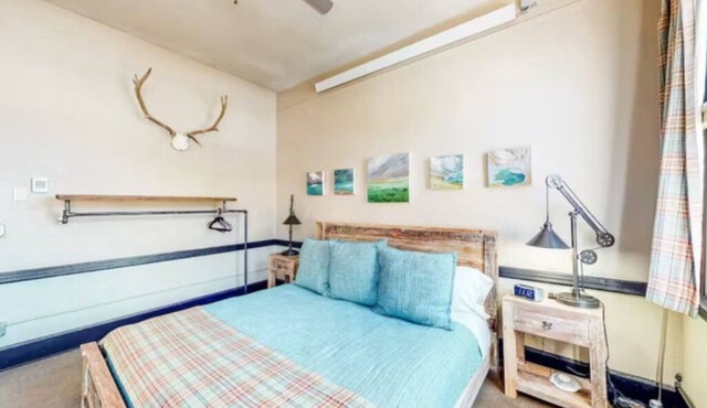 Benson Lodge Room - 1