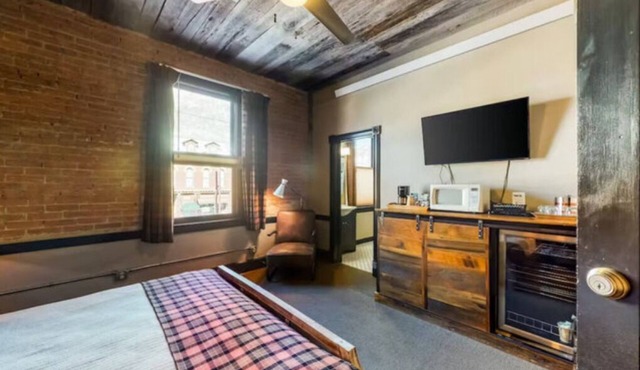 Benson Lodge Room -2