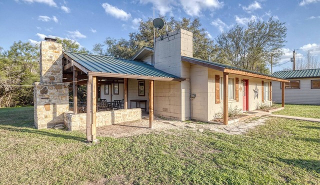 Bent River Cabin #1 @ Frio River Escape