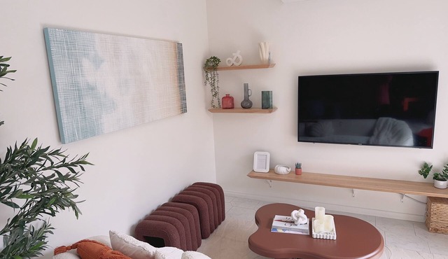 Bentleigh Central Private Modern1BR Home with Garage & Bath tub Near Station