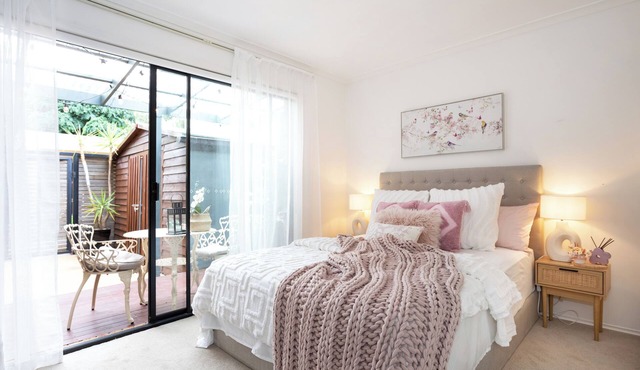 Bentleigh Cozy Private 1BR – 5min Train & CafesShops