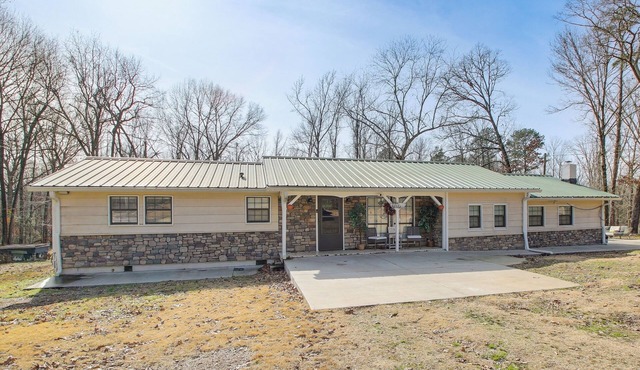 Benton Getaway on 1+ Acres w/Easy Freeway Access