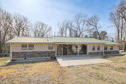 Benton Getaway on 1+ Acres w/Easy Freeway Access