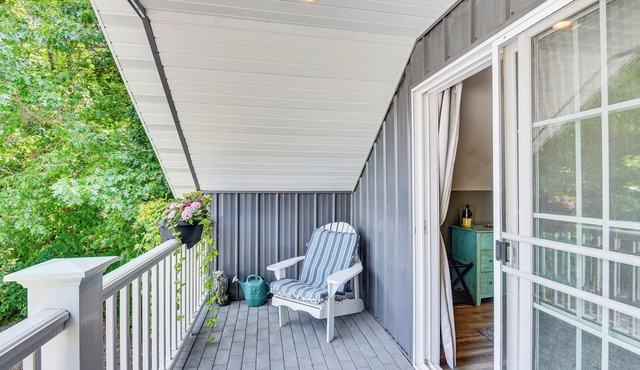 Benton Harbor Apt w/Balcony + Fire Pit