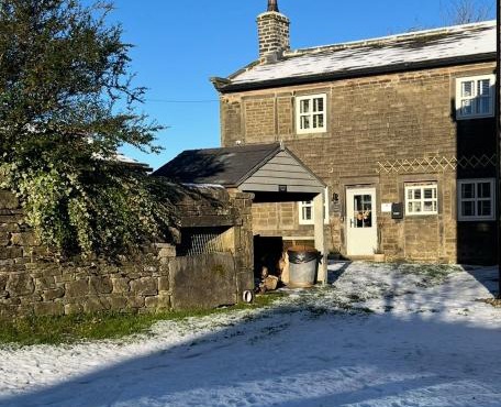 Bents Holiday Cottage, parking and country views