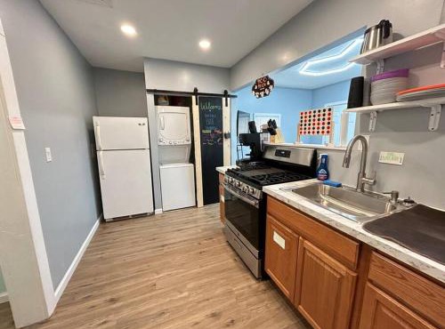 Berea's Blue Bungalow - Near Hopkins Airport, IX Center, NASA, Cle MetroParks & Baldwin Wallace - Coffee Provided!