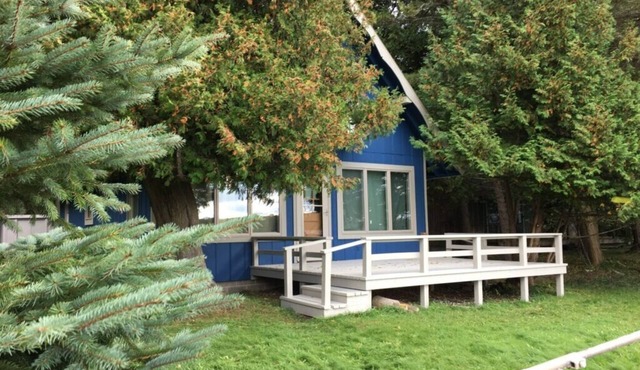 Beresford Cottage on Lower Herring Lake.Beautiful Sunsets! - Fish, Ski & Relax!