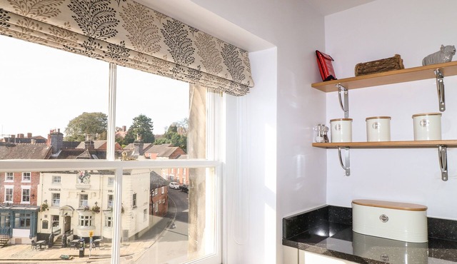 BERESFORD DALE, romantic, luxury holiday cottage in Ashbourne