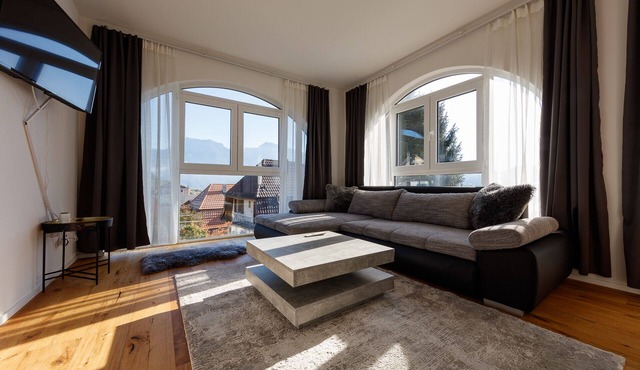 Berg & Berg Spiez - Merlot with a view of the lake