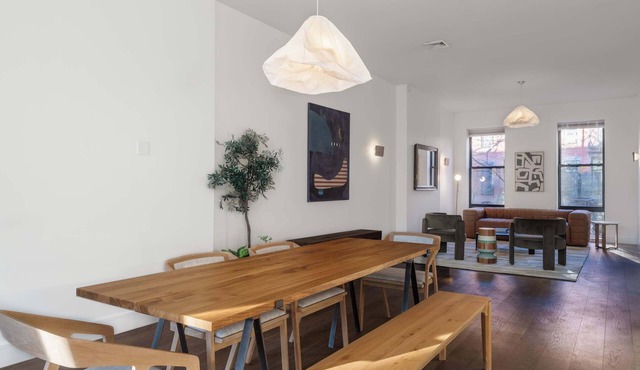 Bergen Court by Rove Travel | Triplex with Garden