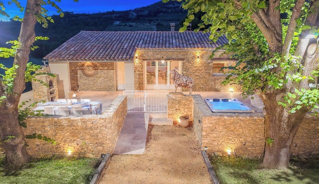 BERGERIE 5* SPA SAINT QUENIN®️ 1 TO 10 PEOPLE-ACCESS FOR DISABLED-RIVERFRONT-JACUZZI