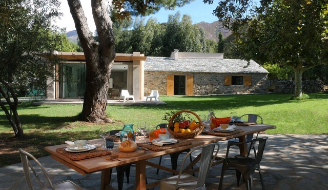 Bergerie contemporary 225m2, 4 bedrooms, 3 bathrooms, wifi, heated pool