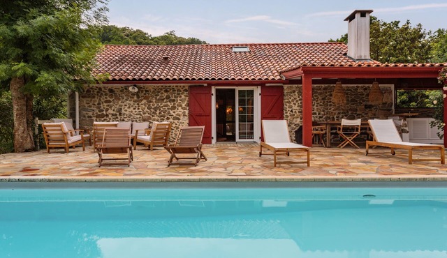 Bergerie Rénovée Avec Piscine Dans un Écrin de Verdure