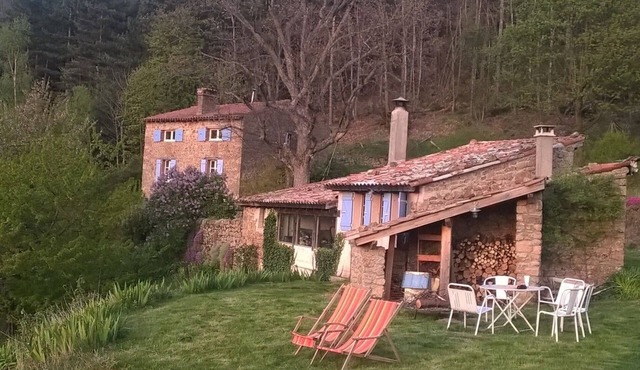 Bergerie Rustique, Vue, Brasero et Four à Pain