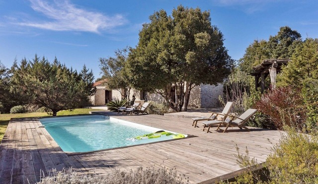 Bergerie SUVARA 4 people, heated pool