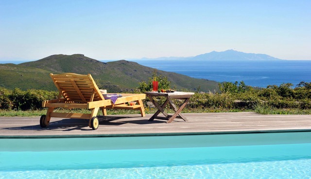 Bergeries, swimming pool between sea and mountains wide open spaces, panoramic view