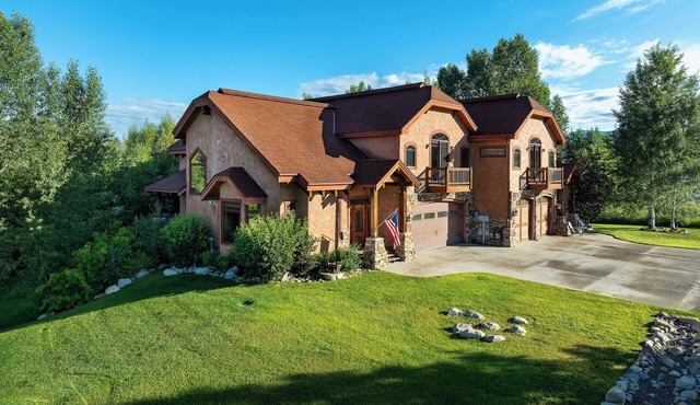 Berghaus Lodge South | Pet Friendly | Private Hot Tub | Family Friendly Game Room